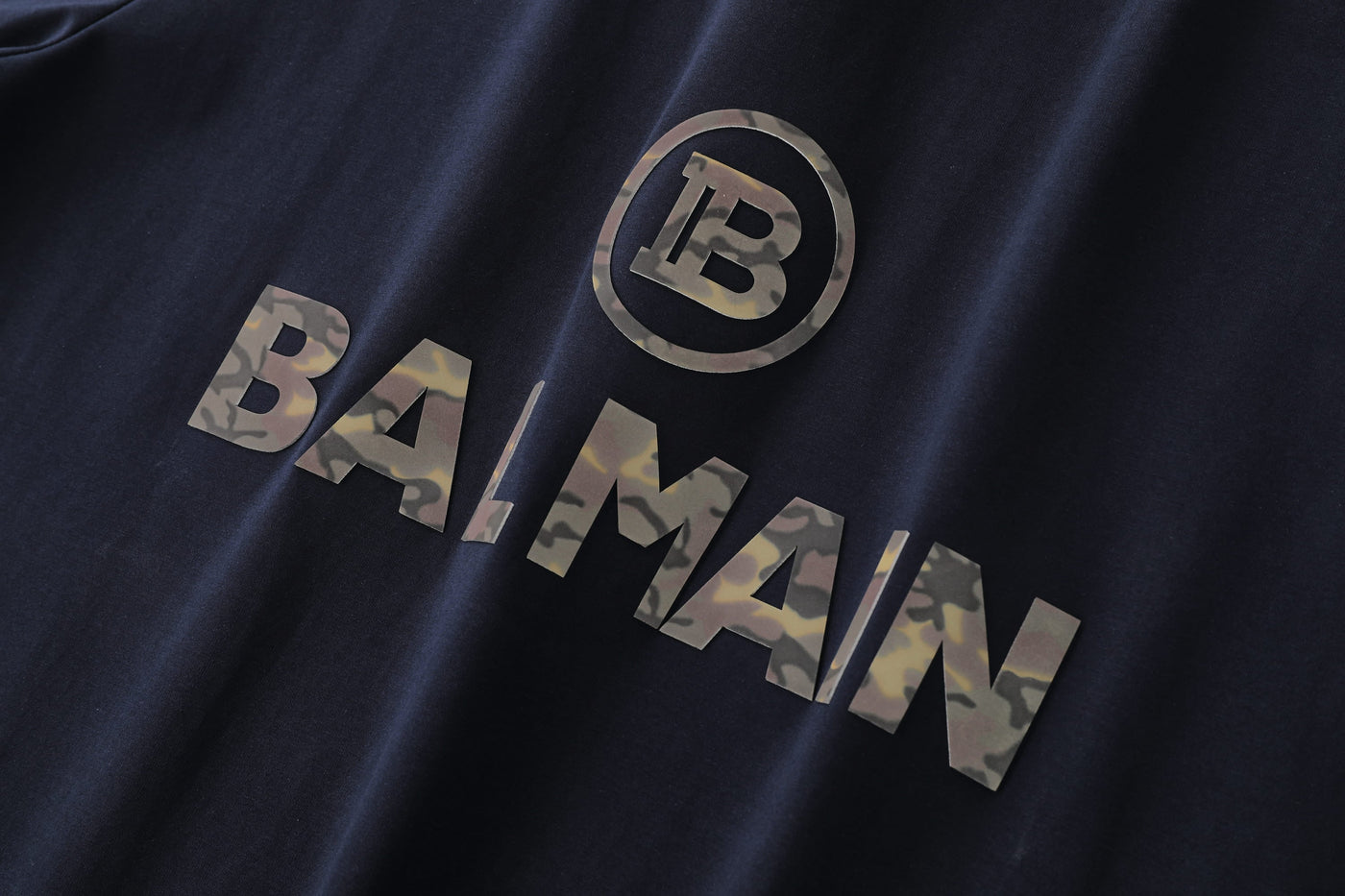 Camiseta estampada azul oscuro para hombre - imagen 4 - JDC Luxury Store