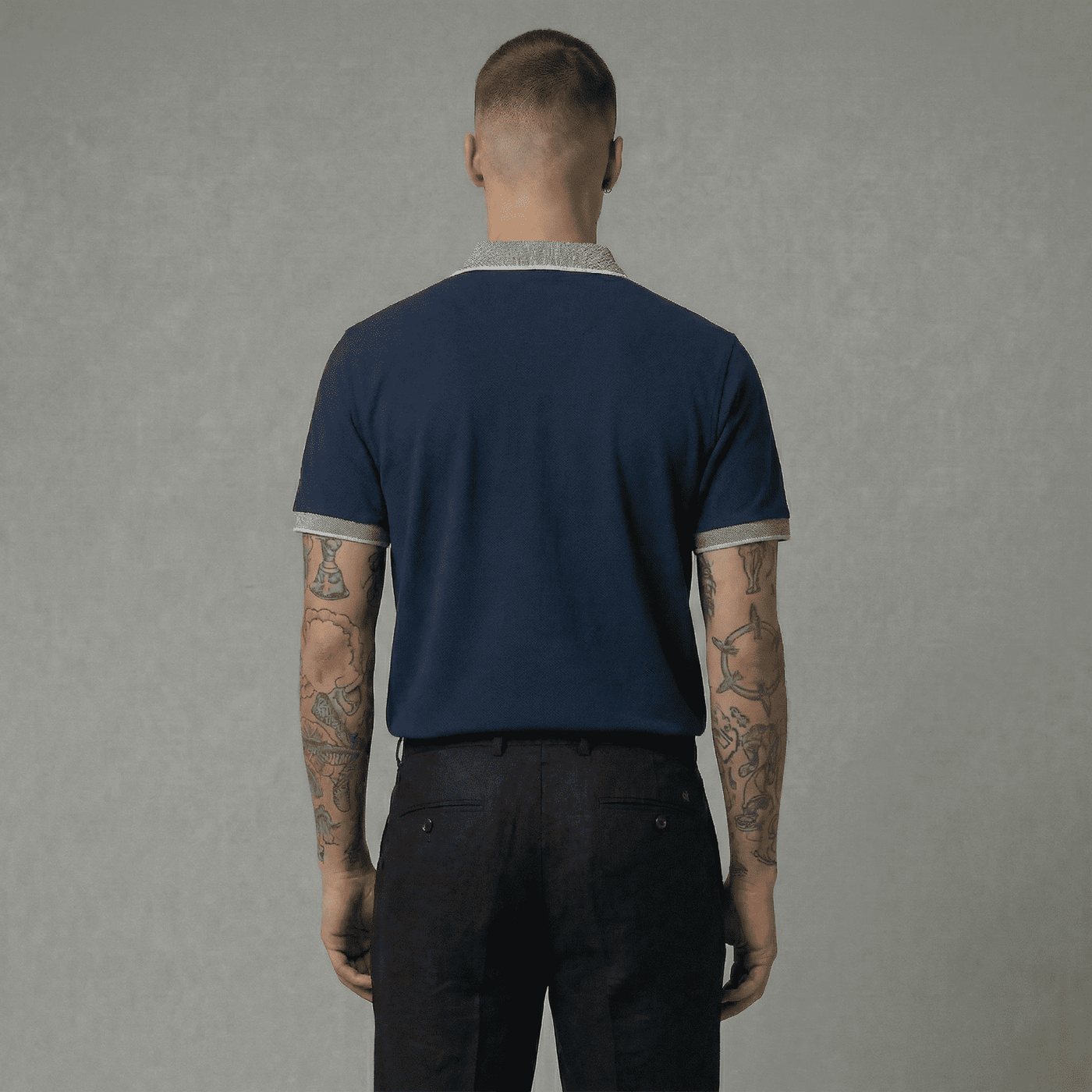Polo azul oscuro para hombre - vista trasera - JDC Luxury Store