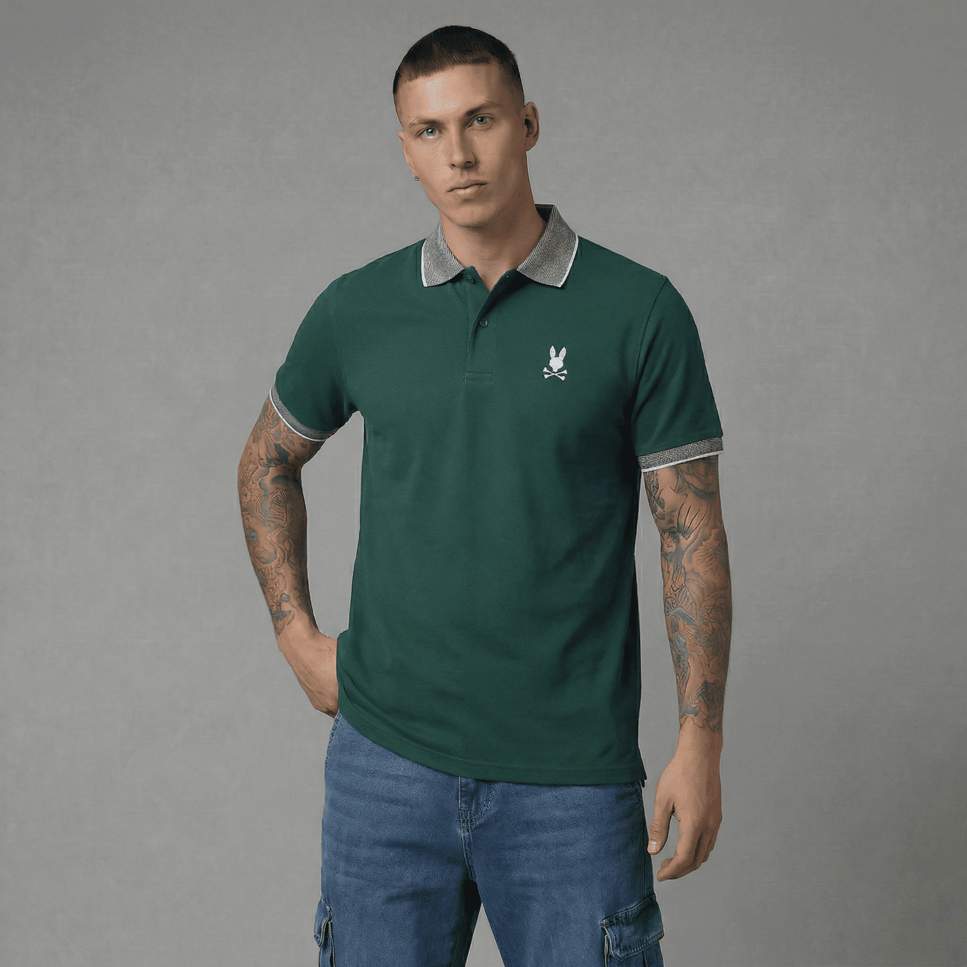 Polo verde para hombre - con modelo - JDC Luxury Store