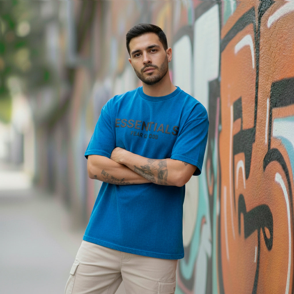 Camiseta oversize azul para hombre - con modelo - JDC Luxury Store