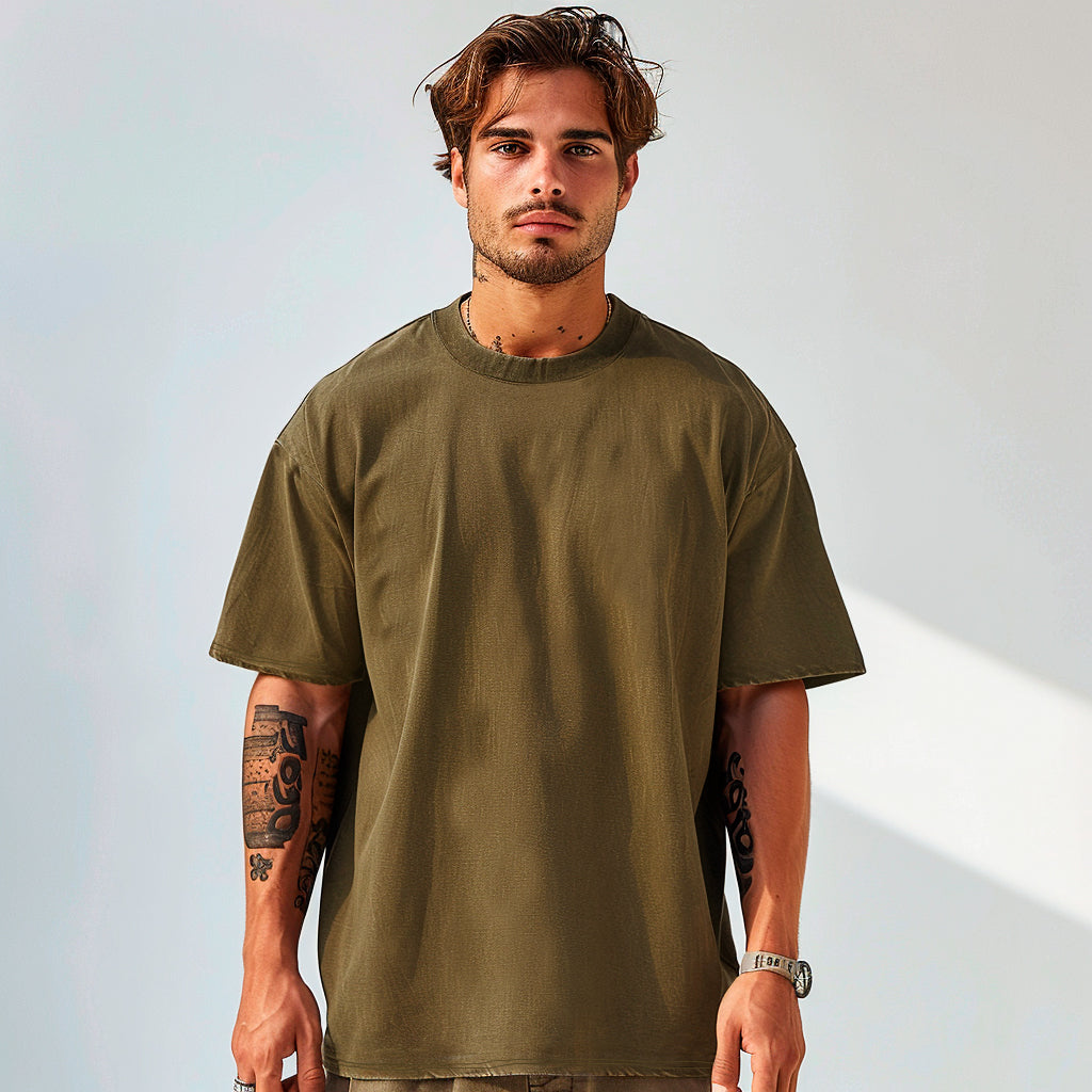 Camiseta oversize café para hombre - con modelo - JDC Luxury Store