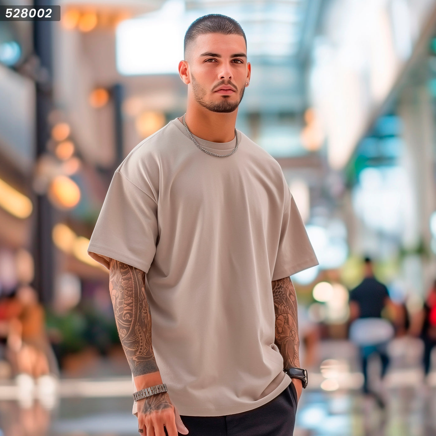Camiseta oversize para hombre - con modelo - JDC Luxury Store