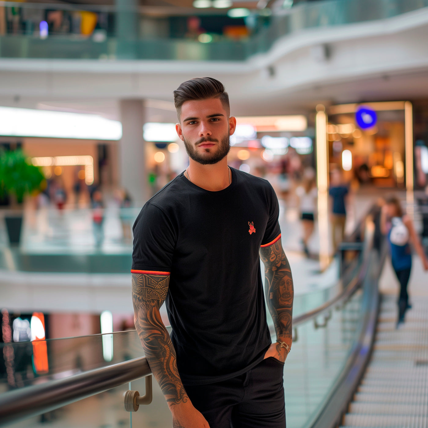 Camiseta básica negra para hombre - con modelo - JDC Luxury Store