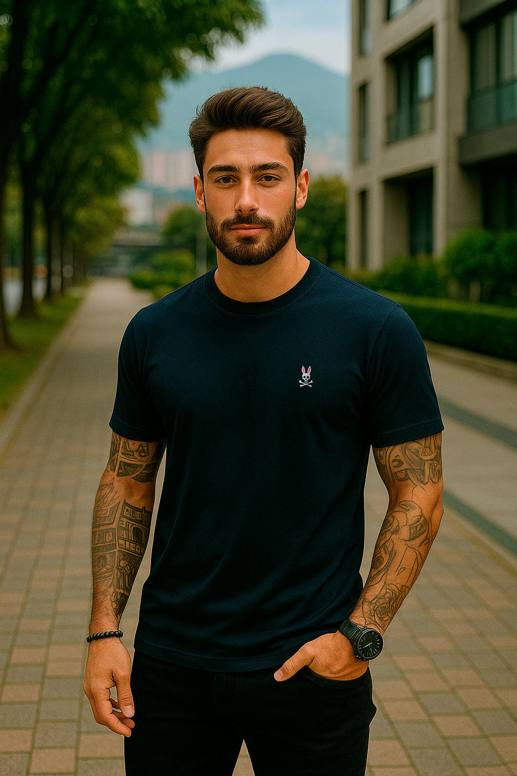 Camiseta básica azul oscuro para hombre - con modelo - JDC Luxury Store