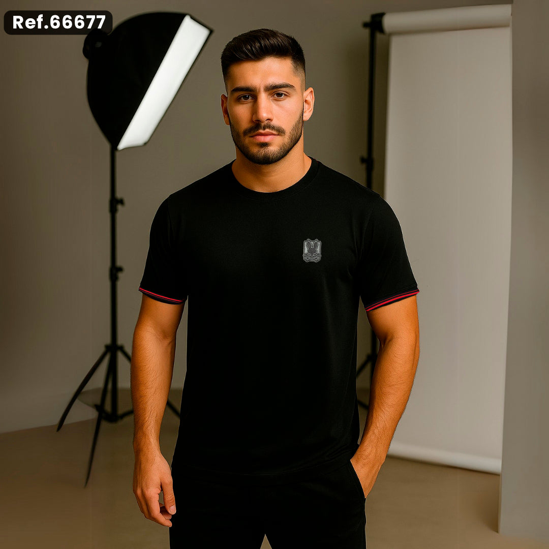 Camiseta básica negra para hombre - con modelo - JDC Luxury Store