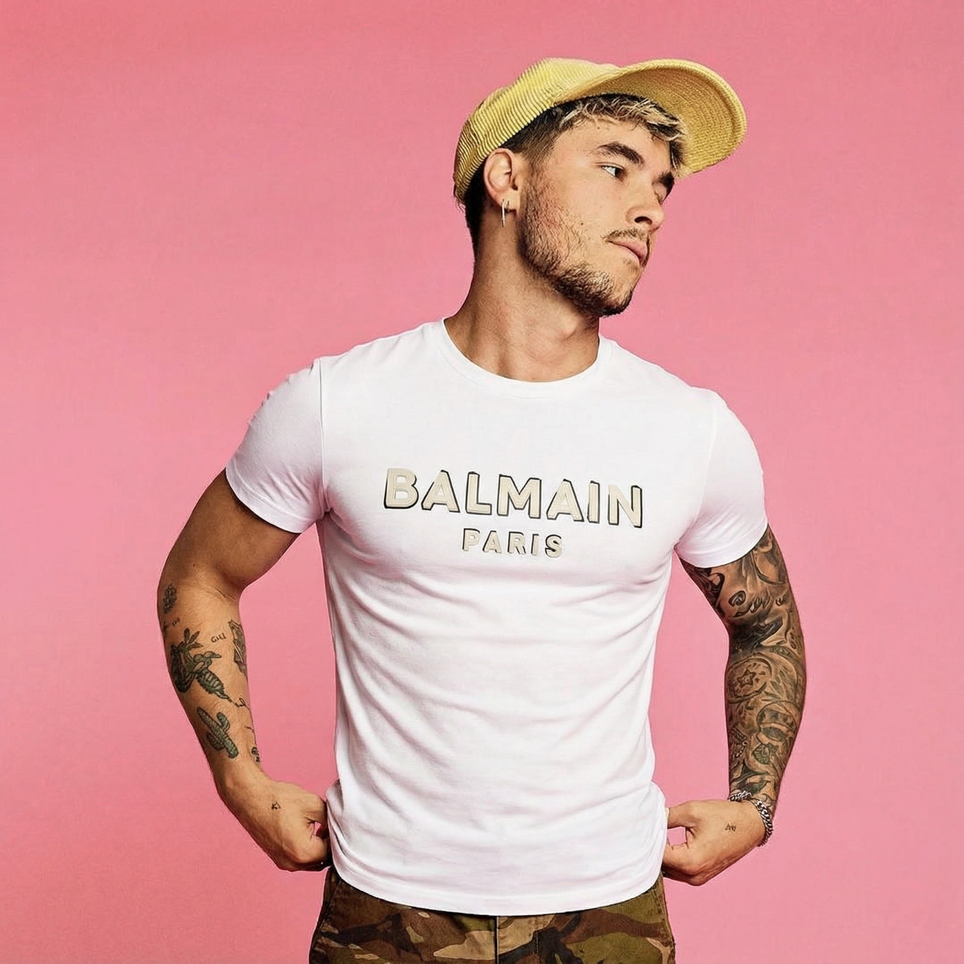 Camiseta estampada blanca para hombre - con modelo - JDC Luxury Store