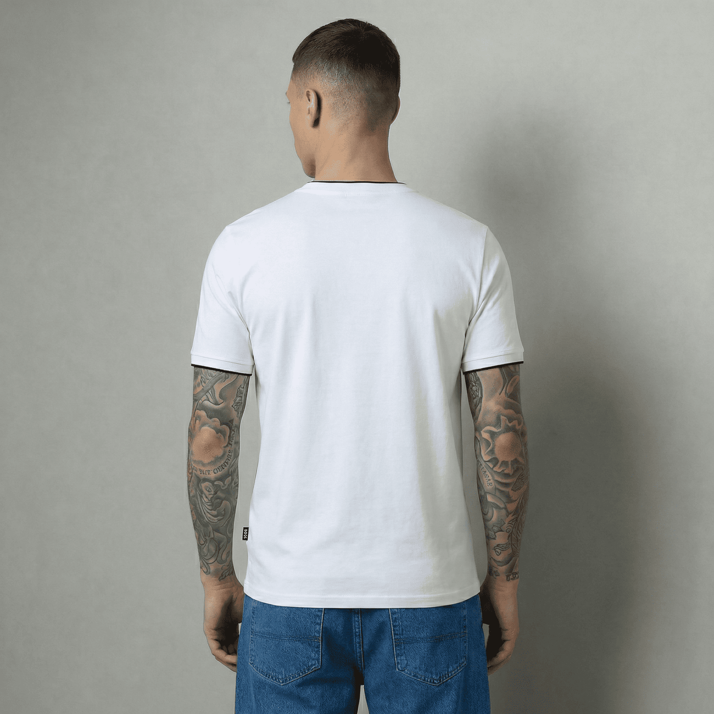 Camiseta básica blanca para hombre - vista trasera - JDC Luxury Store