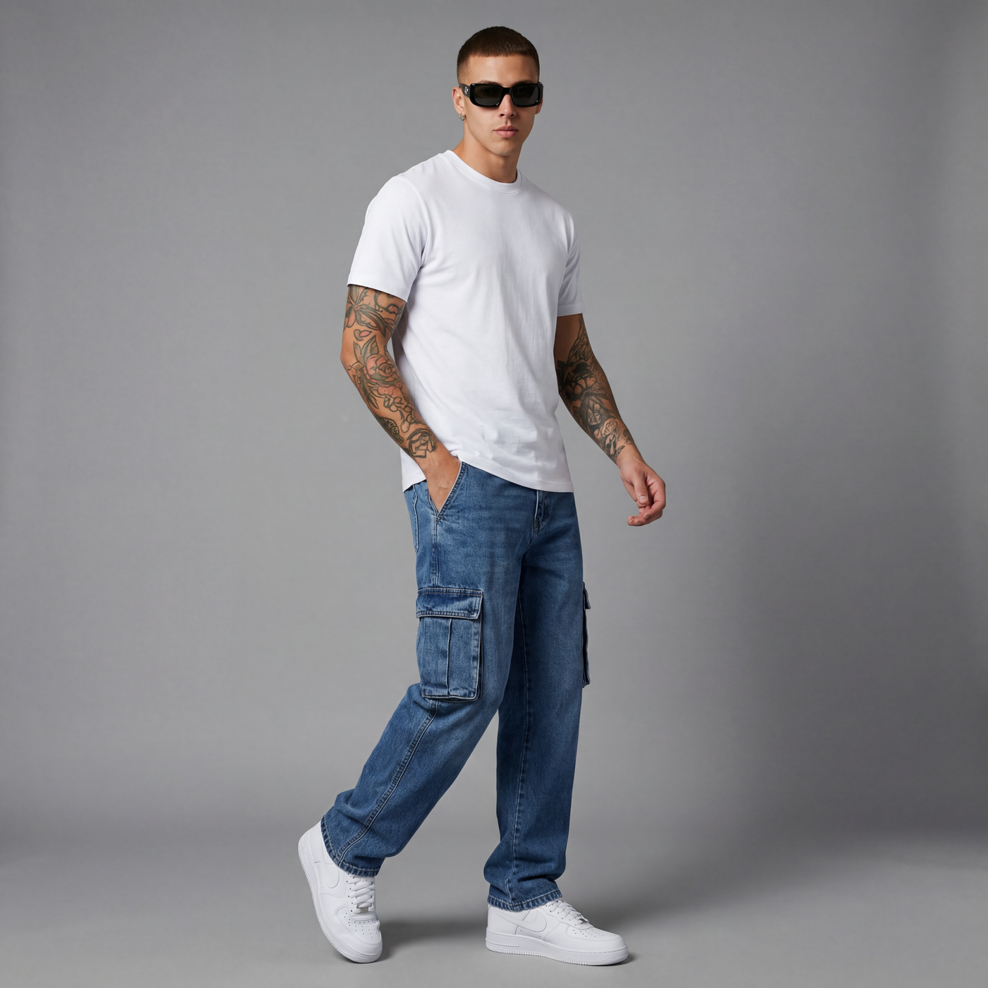 Camiseta básica blanca para hombre - con modelo - JDC Luxury Store