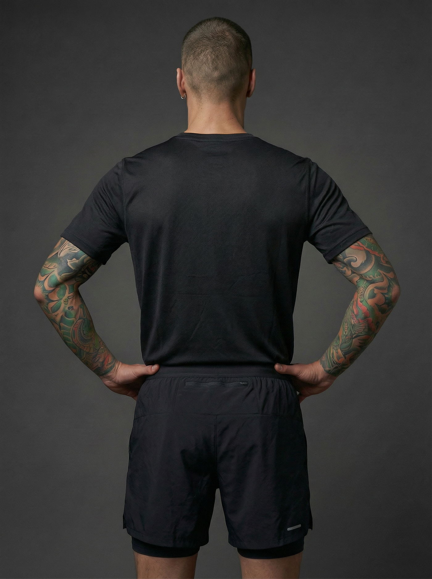 Camiseta Deportiva Básica Negra Para Hombre Ref. CAM45