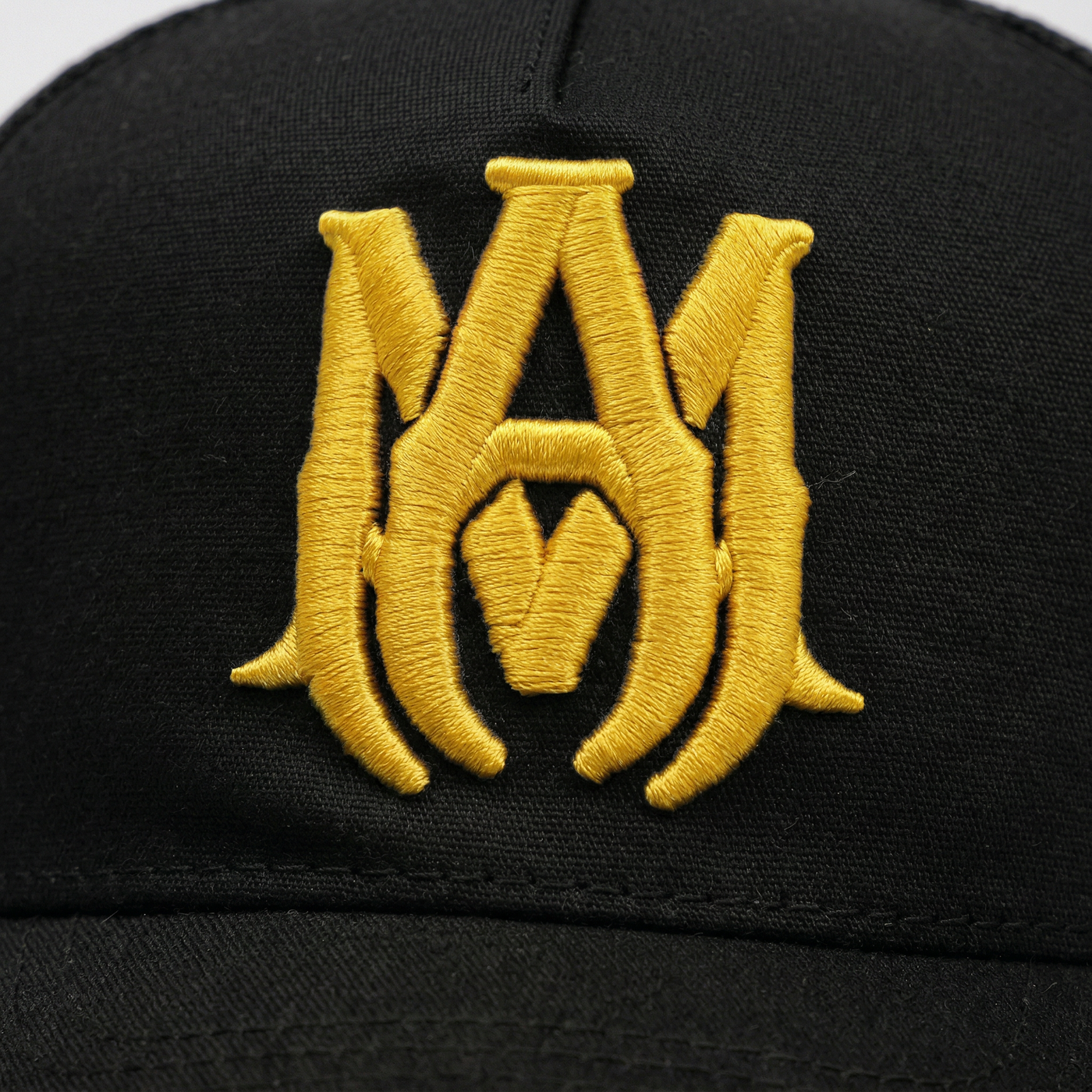 Gorra negra para hombre - detalle - JDC Luxury Store