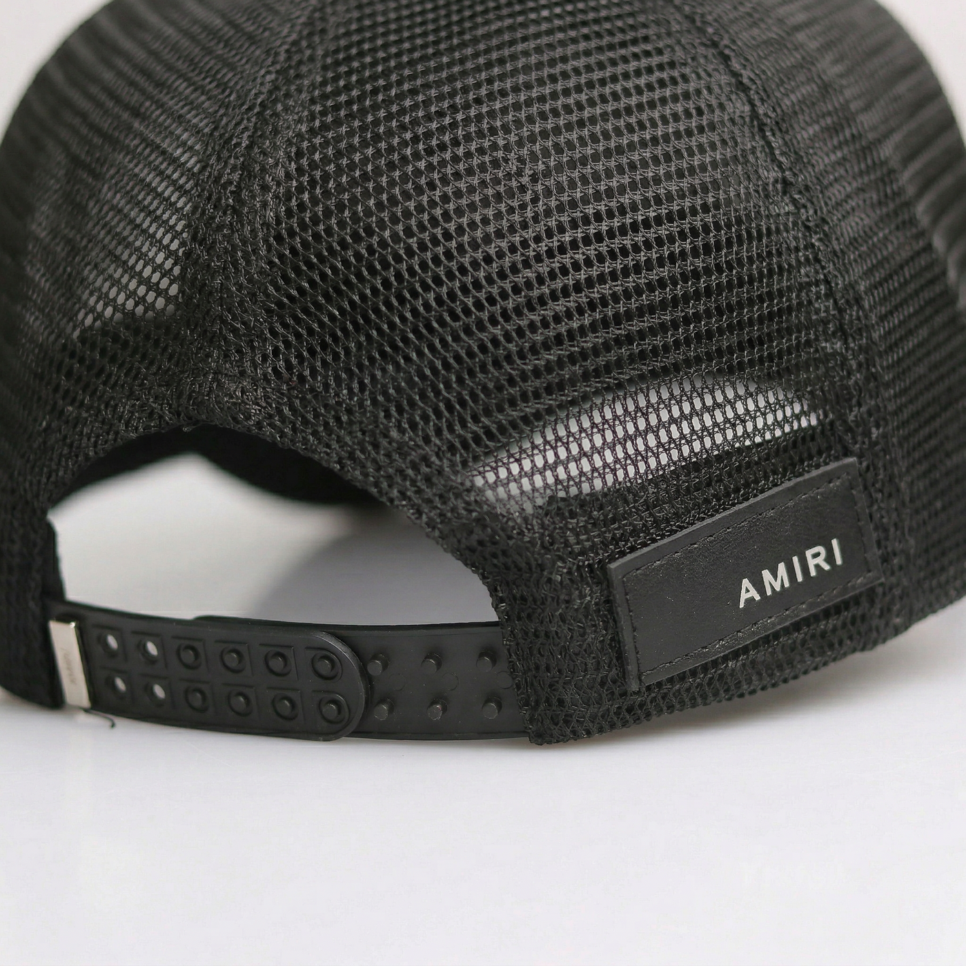 Gorra negra para hombre - detalle - JDC Luxury Store