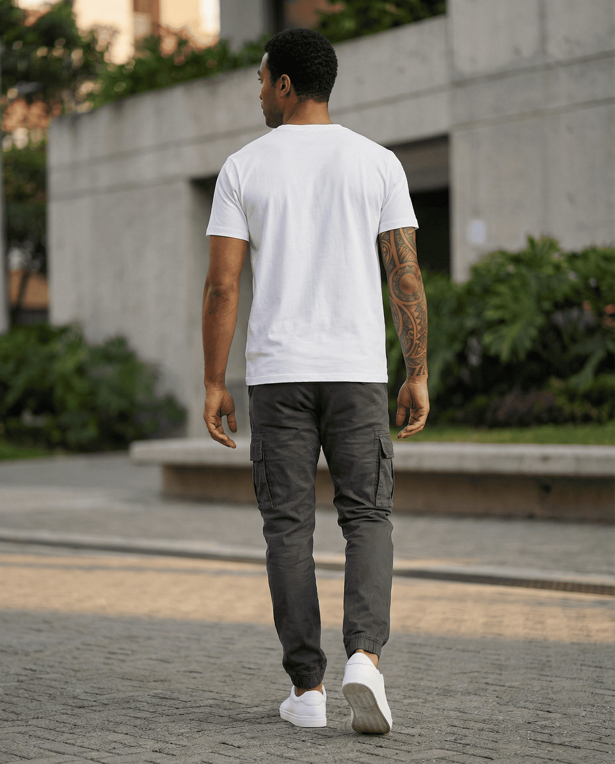 Camiseta básica blanca para hombre - vista trasera - JDC Luxury Store