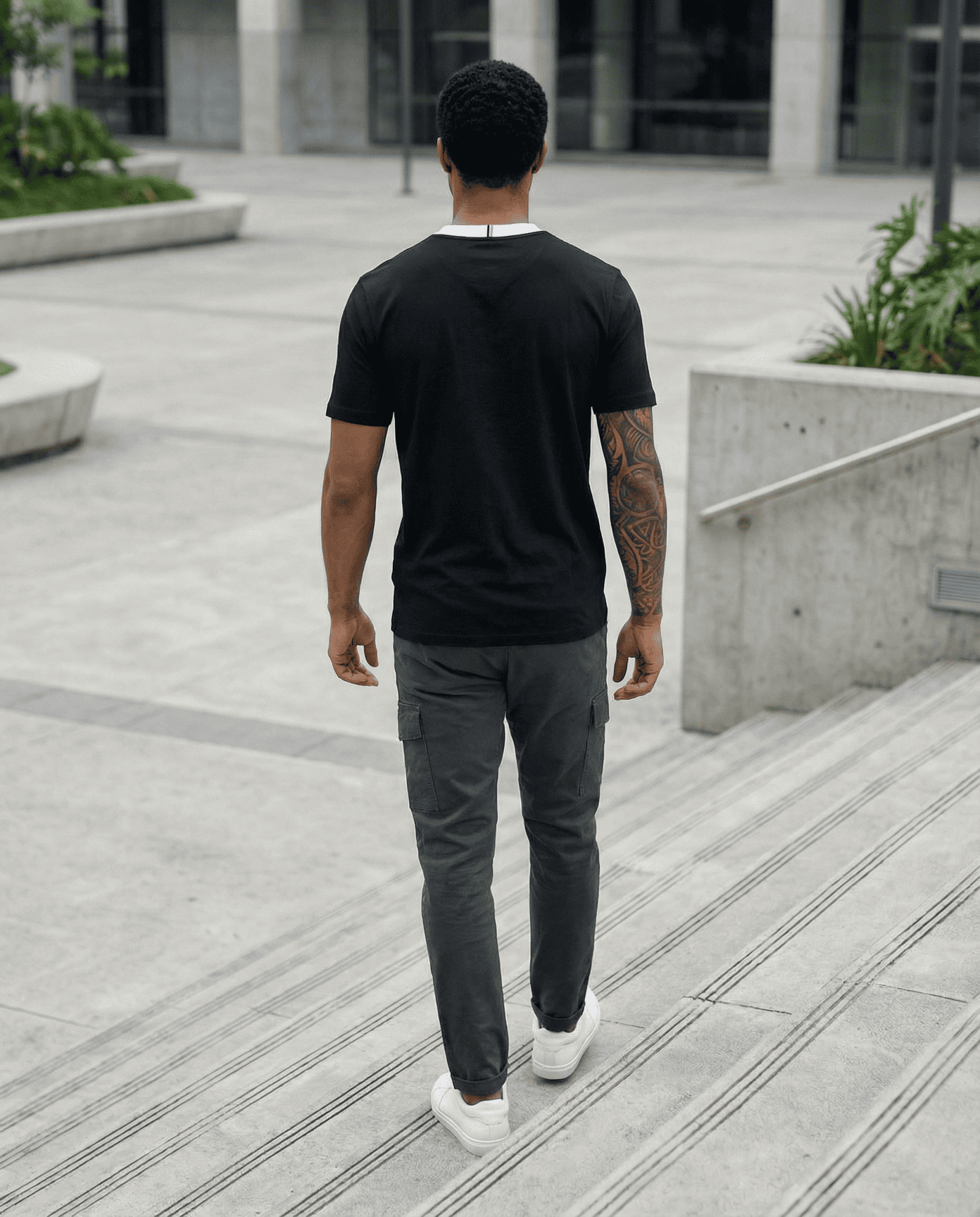 Camiseta básica negra para hombre - vista trasera - JDC Luxury Store