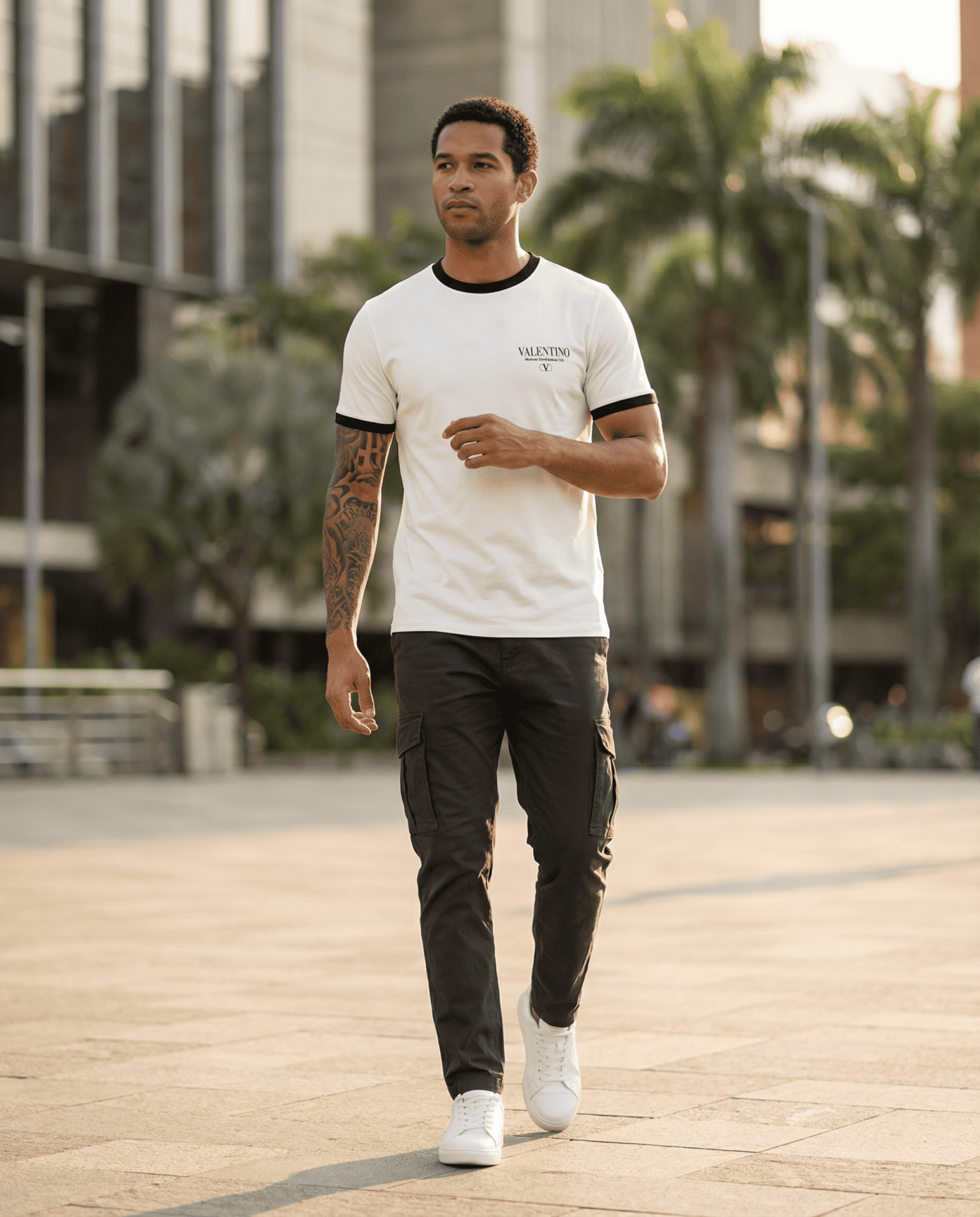 Camiseta básica blanca para hombre - con modelo - JDC Luxury Store