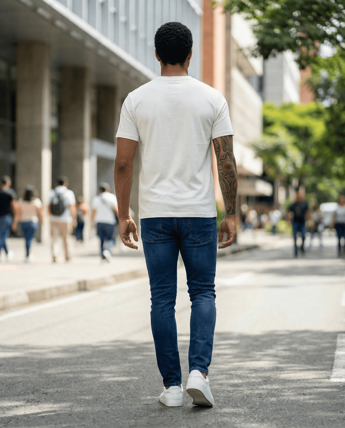 Camiseta básica blanca para hombre - vista trasera - JDC Luxury Store