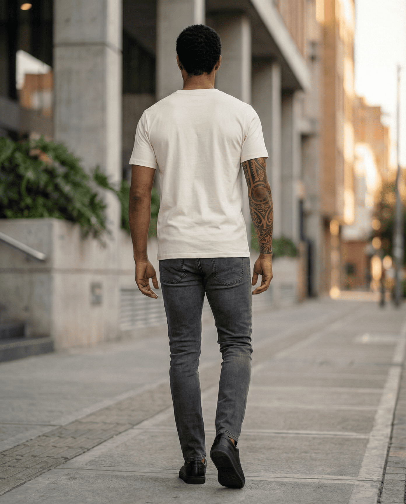 Camiseta básica crema para hombre - vista trasera - JDC Luxury Store