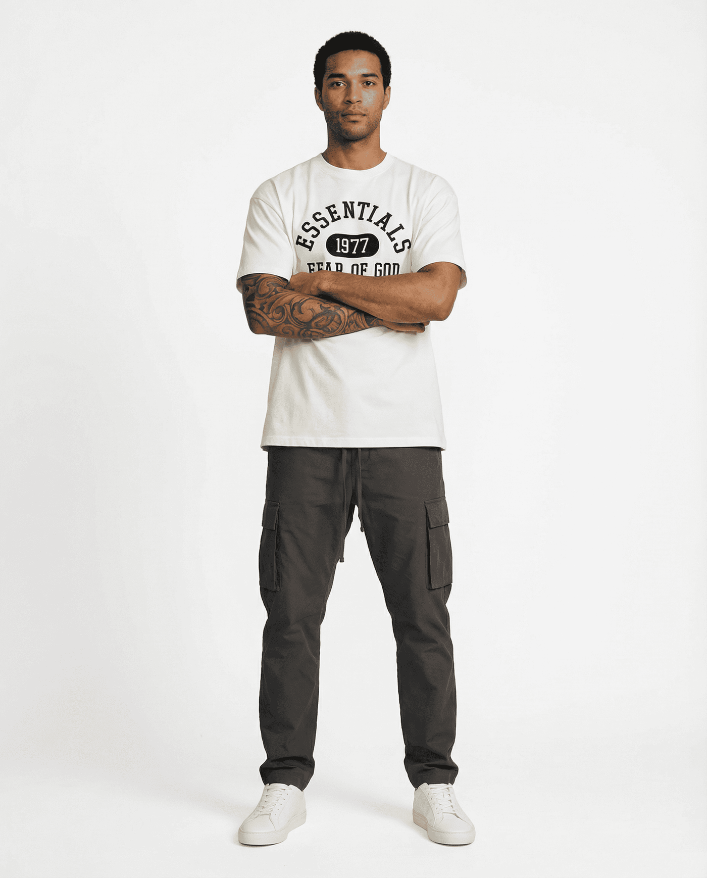 Camiseta oversize blanca para hombre - con modelo - JDC Luxury Store