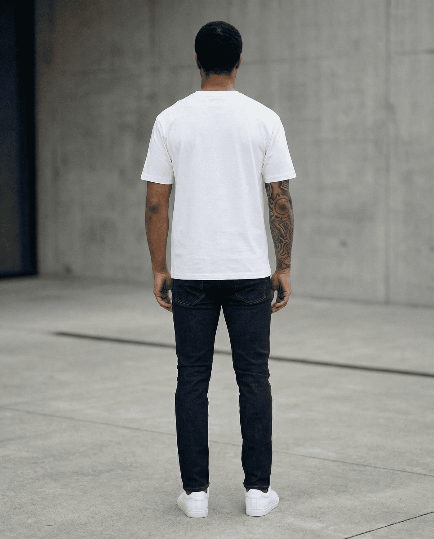 Camiseta oversize blanca para hombre - vista trasera - JDC Luxury Store