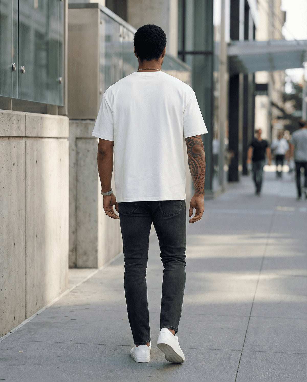 Camiseta oversize blanca para hombre - vista trasera - JDC Luxury Store