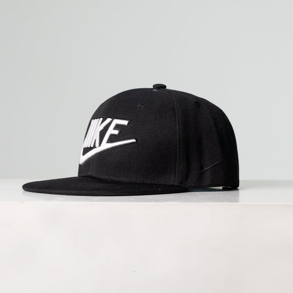 Gorra Negra Logo Blanco Nike 501-4