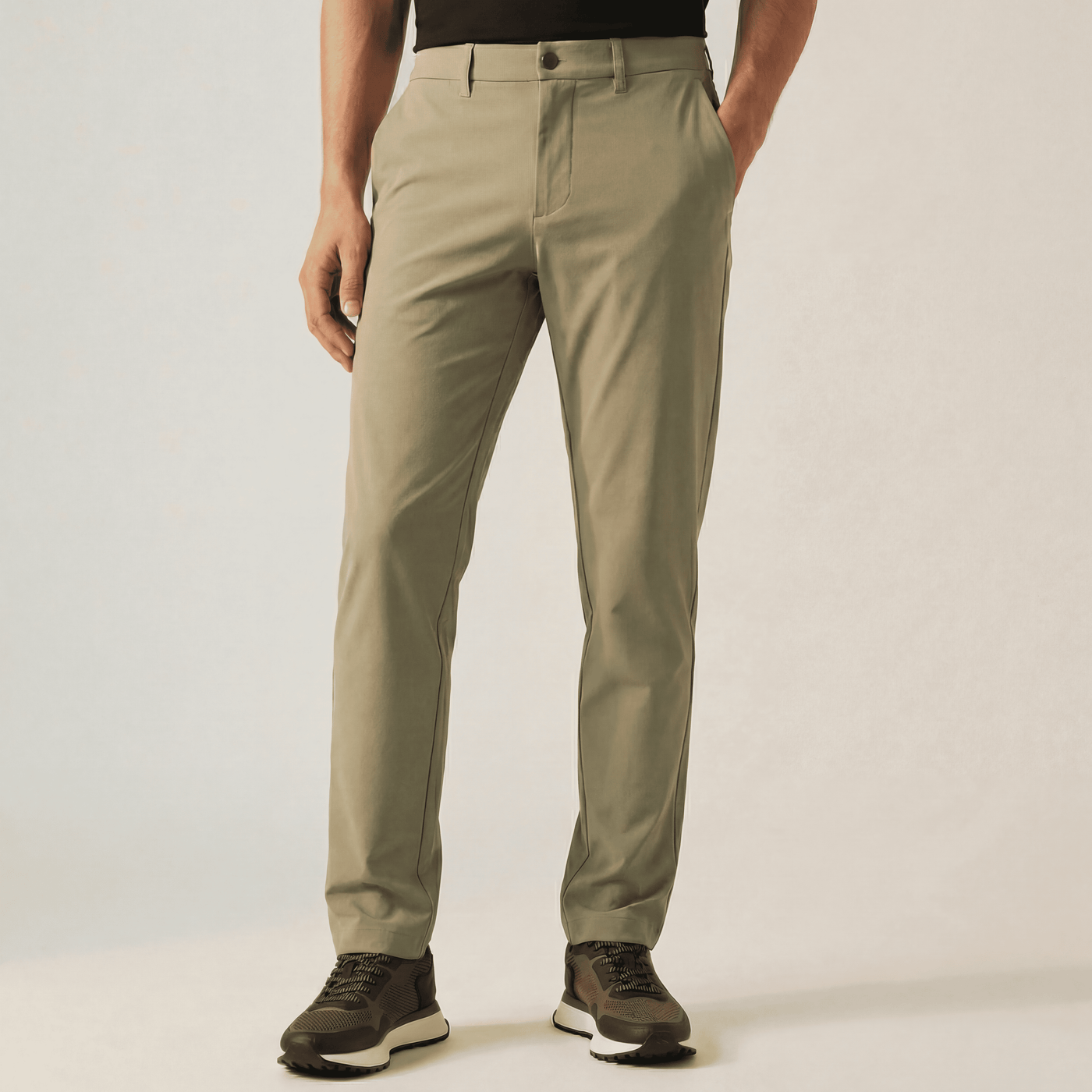 Pantalón beige para hombre - con modelo - JDC Luxury Store