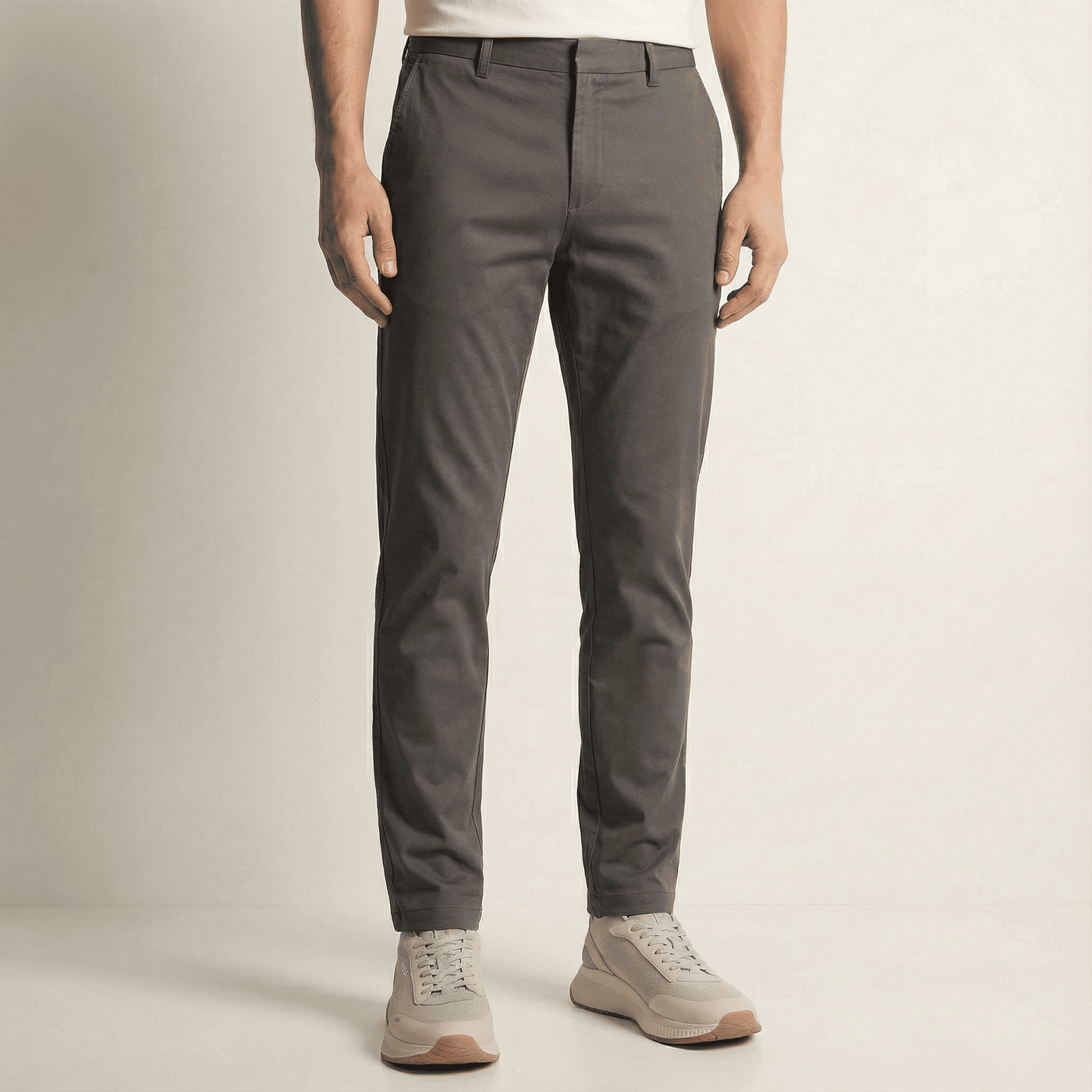Pantalón gris oscuro para hombre - con modelo - JDC Luxury Store