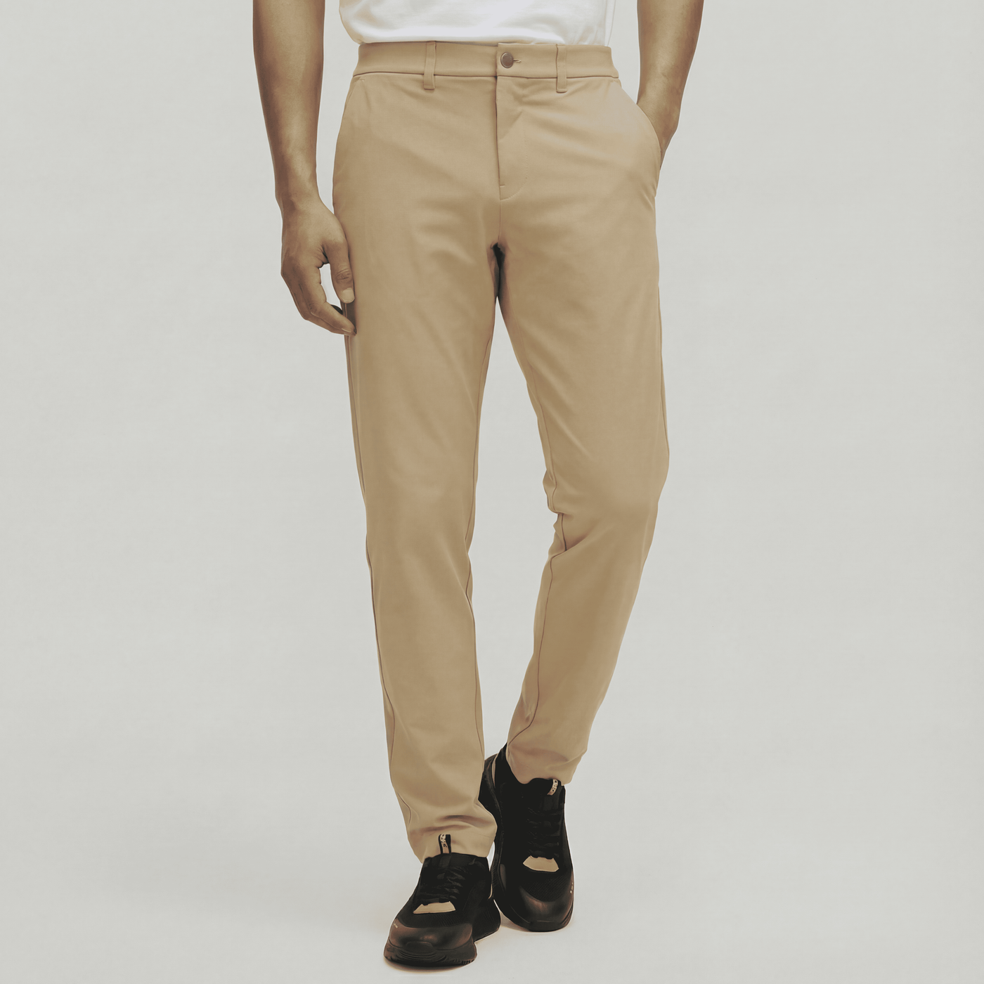 Pantalón caqui para hombre - con modelo - JDC Luxury Store