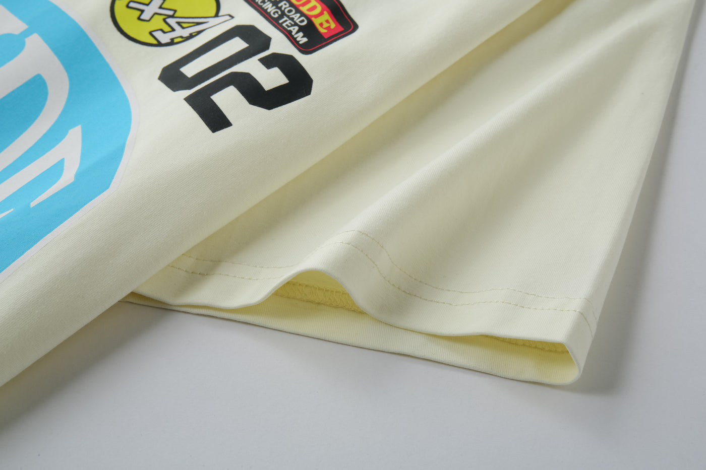Camiseta 866517 Estampada Crema Para Hombre
