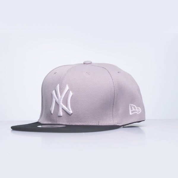 GORRA NY PLANA GRIS