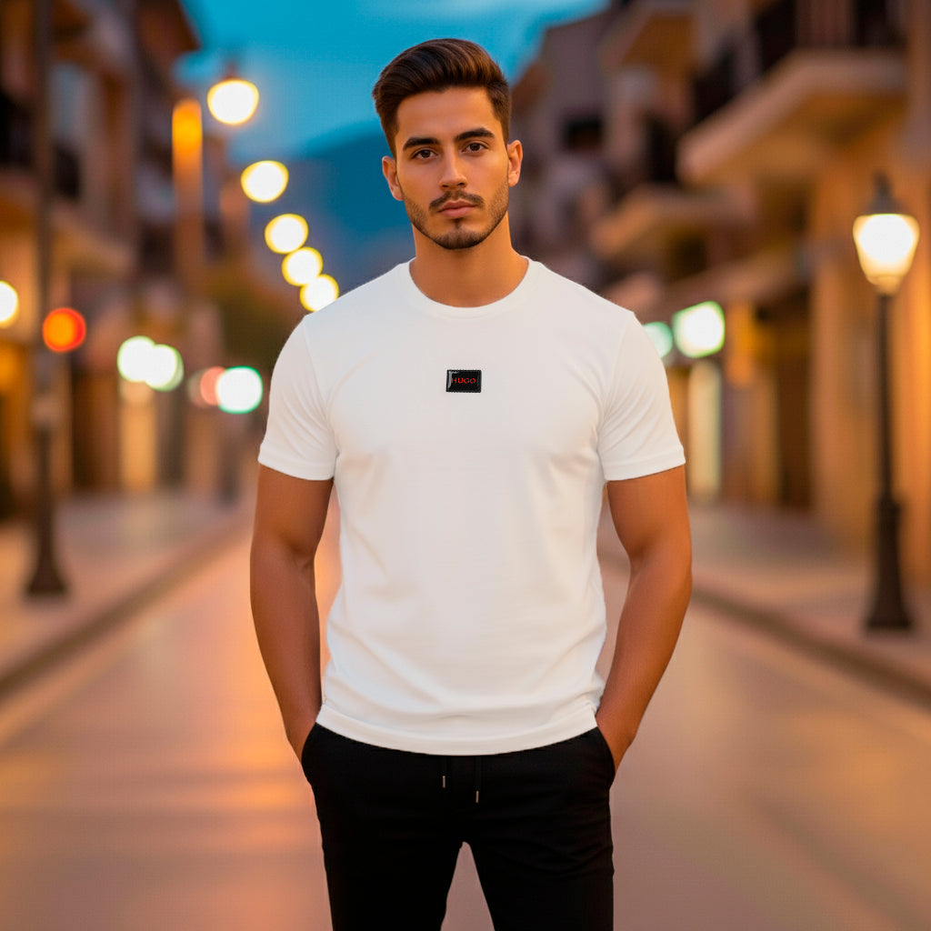 Camiseta básica crema para hombre - con modelo - JDC Luxury Store